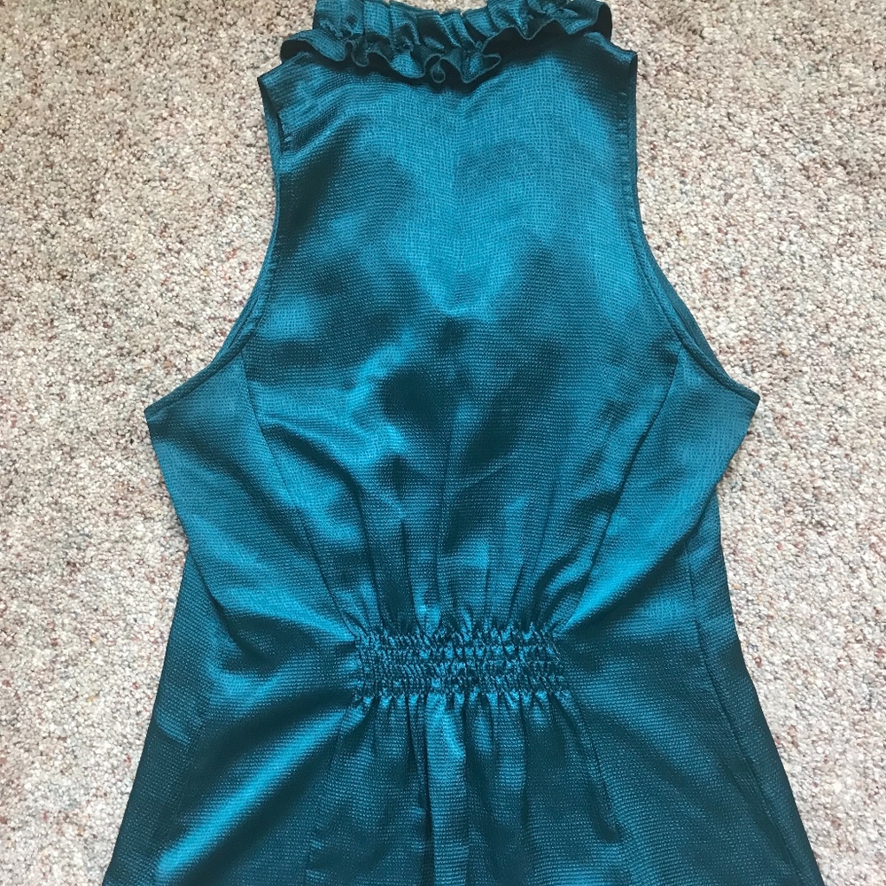 The Limited - Ruffle V-Neck Tank Top - Picture 4 of 6